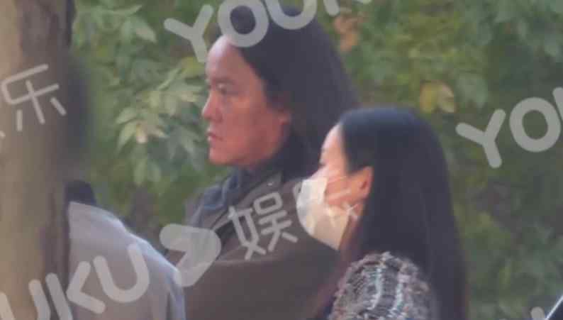 赵汉唐 37岁江一燕与赵汉唐看房车，亲密靠肩关系暧昧，疑似隐婚生子