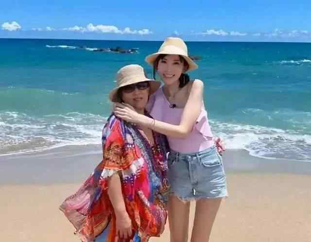 林志颖的老婆照片 林志颖全家合照，他老婆生那么多孩子，看着犹如少女