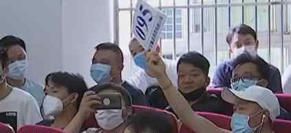 近日,湖北一涉黑团伙洪建国等22人的涉案车辆在法院举办的“豪车拍卖会”上被 拍卖