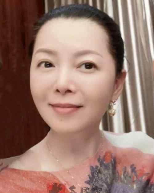 仇晓 51岁仇晓近照，曾是湖南一姐，被传是汪涵初恋，复出收视惨淡被遗忘