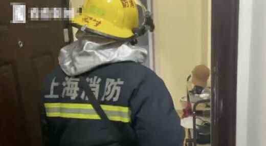 14岁女儿明明在家敲门却不应答 消防员破门一看 傻眼了原因曝光实在太吓人