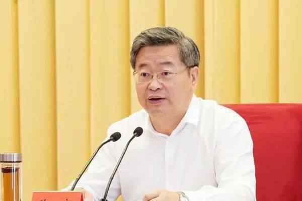 哈尔滨重大新闻 黑龙江"老政法"落马，5天前还出现在公开报道中，哈尔滨政法系统教育整顿已查处18人