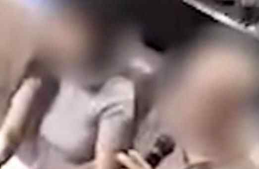 太气人!大叔确诊新冠肺炎后酒吧找陪唱女 亲密举动曝光让人不寒而栗