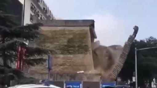 西安明秦王府一处城墙坍塌 到底是什么情况？