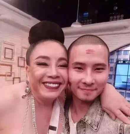 怎么样才能碰到富婆 男人吃软饭大全！如何才能赢得富婆芳心：钢丝球之外每天行房28次