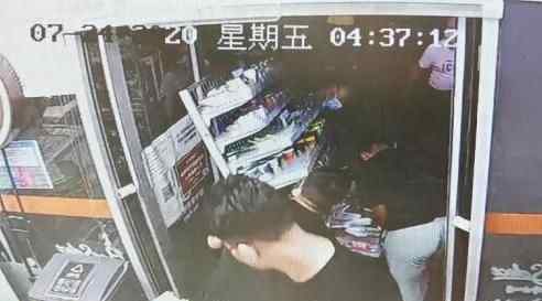 北京两店铺半夜遭壮汉搬空 为什么引争议什么原因？