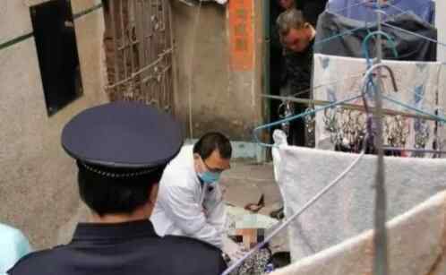 近日,湖南长沙,37岁的刘丽正踩着防盗窗擦洗窗户玻璃,突然一声巨响