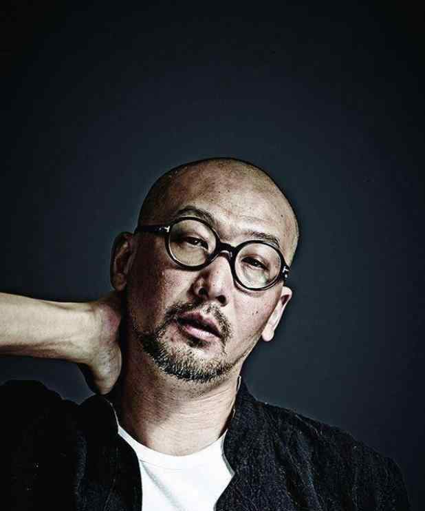 管虎老婆 《八佰》大获成功，导演管虎的前任是马伊琍，妻子却是其闺蜜