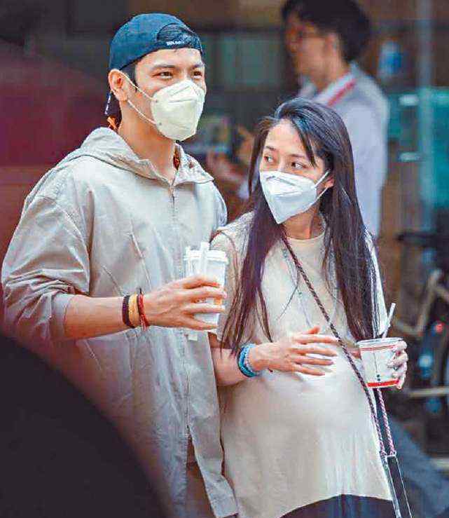 向佐女友 向佐前女友发文官宣怀二胎，已知孩子性别，富商老公对其宠爱有加