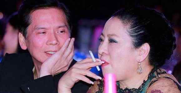向佑 同是向华强的二个儿子，一个向佐，一个向佑，命运却是天壤之别