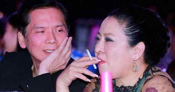 向华强的孩子向佑 同是向华强的二个儿子，一个向佐，一个向佑，命运却是天壤之别文章配图