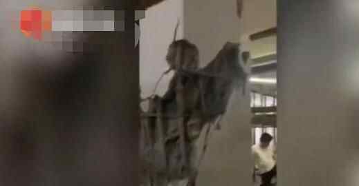 南昌一地下车库40多根承重柱开裂 为什么开裂什么原因？