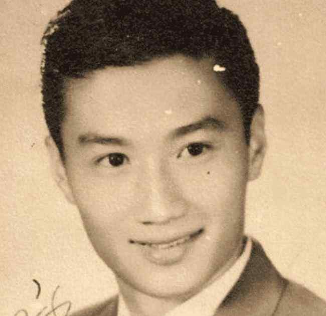 谢贤年轻时 谢贤年轻时容貌有多惊艳？网友：谢霆锋不及他爸十分之一帅！