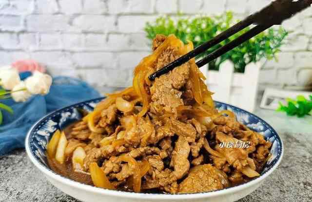 最正宗葱爆羊肉的做法 明日立冬，“一日半根葱”，教你做葱爆羊肉，无膻味，好吃又健康