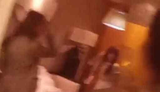 高档酒店暗藏特殊服务 20位妙龄女配备统一黑包民警打开惊呆背后真相实在让人惊愕