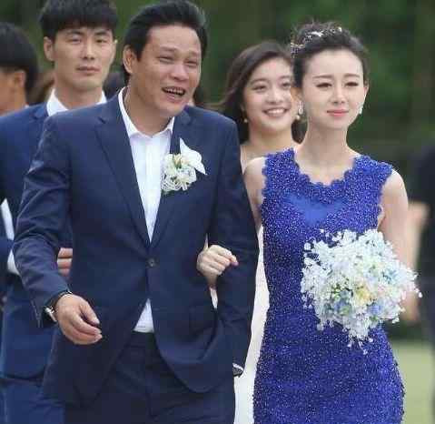 范斯晶 足坛老江湖范志毅，三婚娶小自己17岁女演员，女儿老婆亲如闺蜜