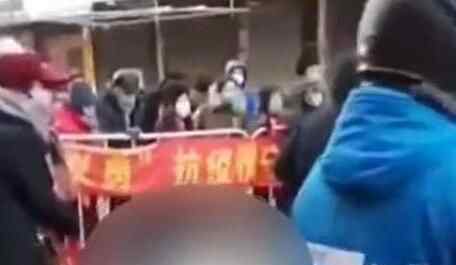 大妈翻越防护隔离栏不慎摔倒身亡 防疫人员崩溃:劝了不听究竟是怎么回事？