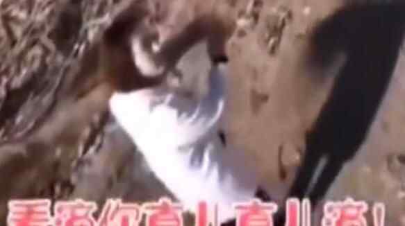 日前,河北保定,一女子多次不戴口罩外出,被村里无人机拍到。村干部金句频出