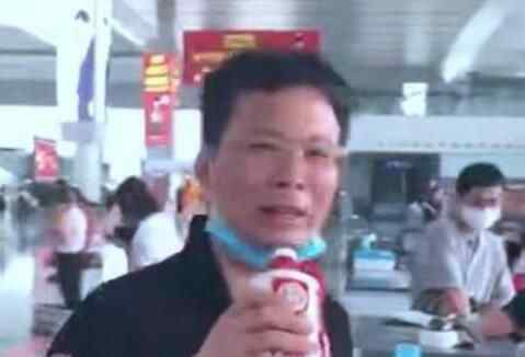 带茅台过安检被拒一饮而尽 网友：这是个狠人