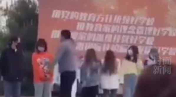 迟到学生站一排被老师扇耳光？校方回应