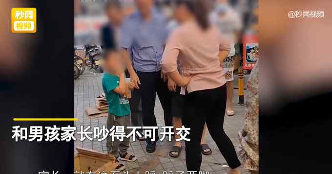男孩踩两脚石头被索要80万 摊主与家长吵开了 是真值钱还是讹诈？