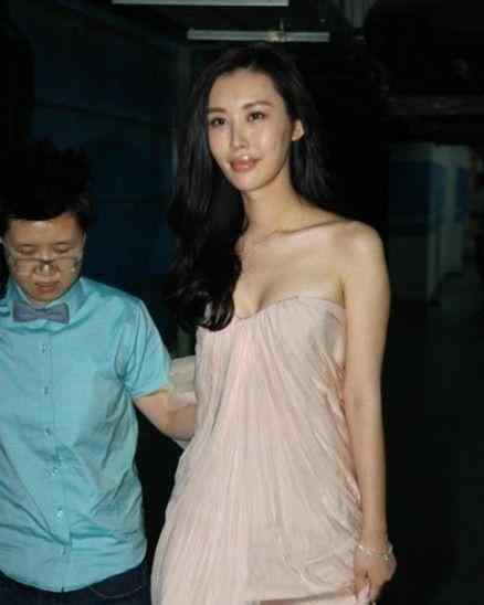 王石的儿子 68岁王石再当爹？小30岁老婆疑已怀孕，孩子恐与孙子同龄