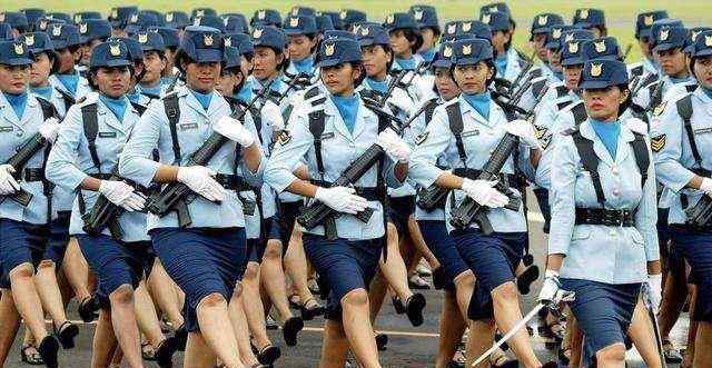 印度女兵入伍体检 最后一项太尴尬!让人脸红