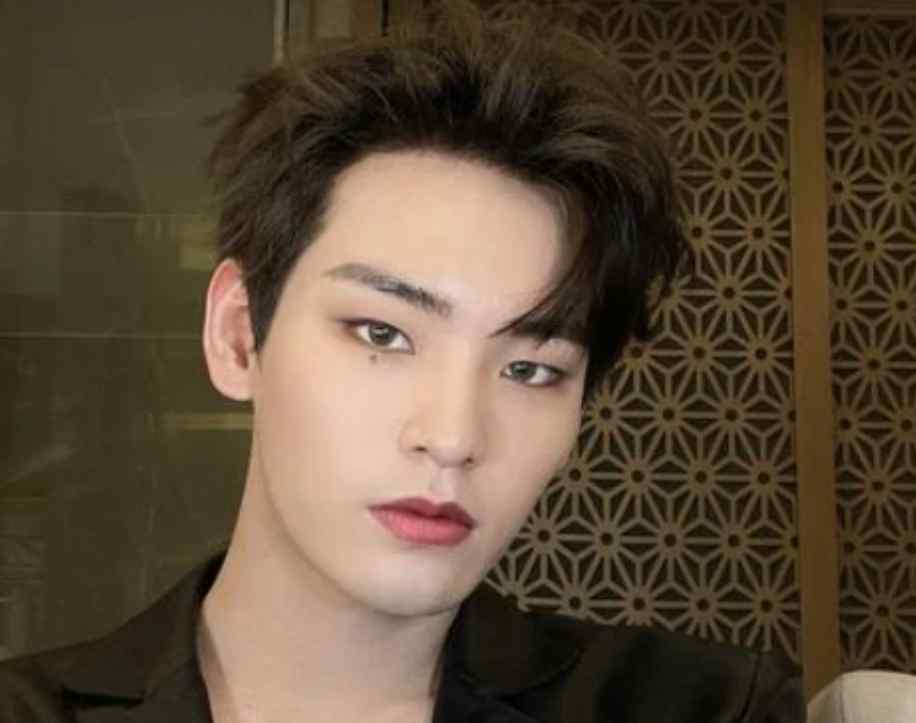 姚明明被曝与神秘女生亲吻 女生的个人资料及年龄被扒竟然是她