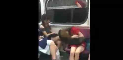 男子地铁偷拍美女下幕大跌眼镜 简直惊爆眼球