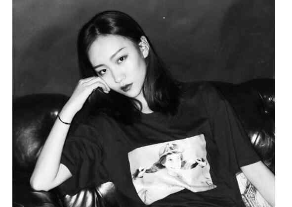 疯产姐妹贝勒爷真实身份是什么 为什么这么火资料及月入多少