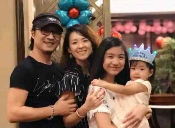 章子怡为继女小苹果庆生 小苹果眼中的章子怡