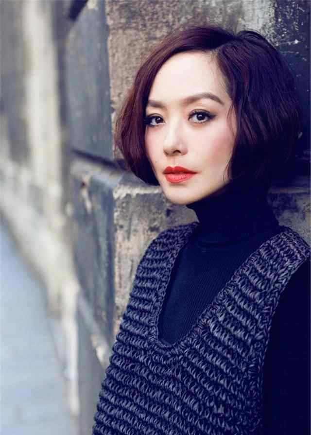 40岁留什么发型显年轻 女人过了40岁，尽量避开这3种“发型”，不仅显脸大还显老