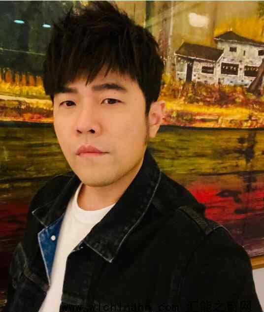 周杰伦 哥刮胡子了请问大家满意吗 究竟发生了什么