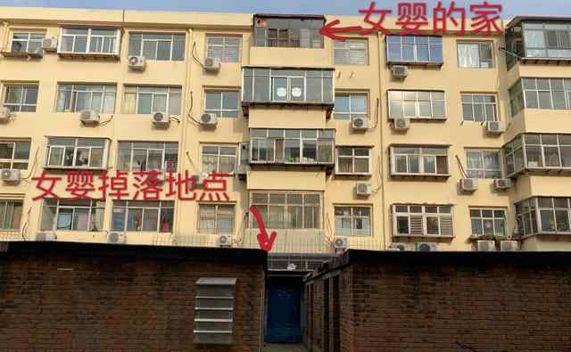 坠楼女婴或有后遗症 其父重男轻女 坠楼女婴已清醒但反应迟钝