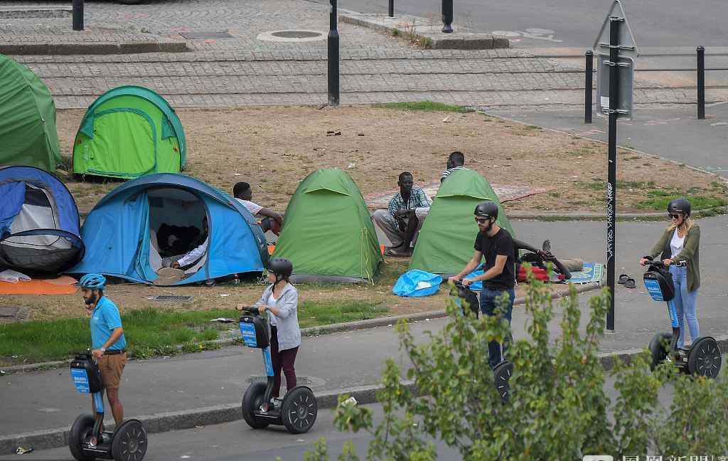 法国:450多名移民驻扎公园生活