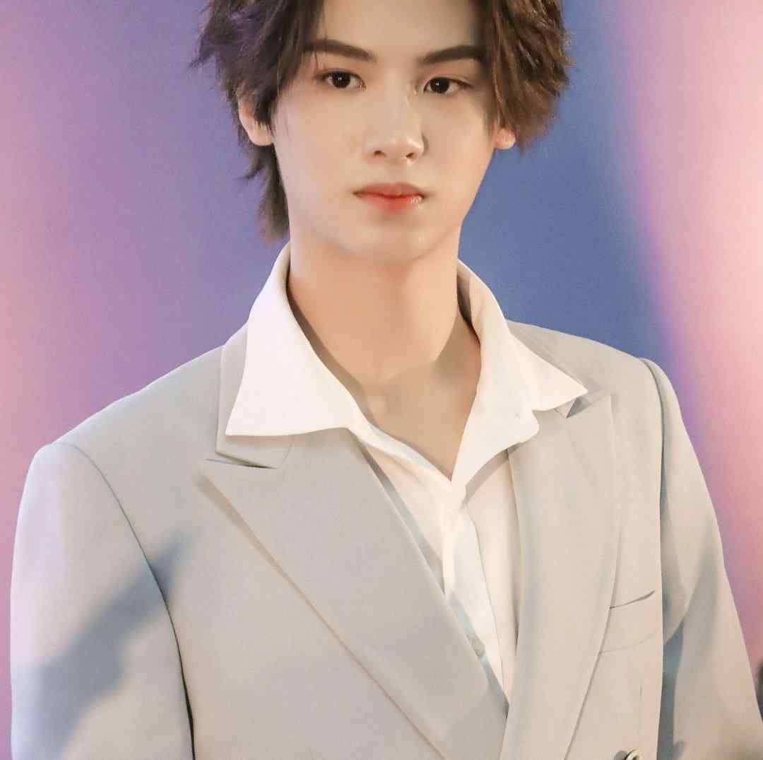 黄明昊妈妈欠债事件最新进展 黄明昊妈妈从老赖名单中移除文章配图