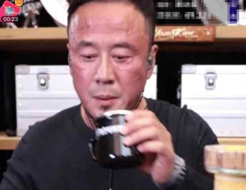 杨坤直播时满脸通红 杨坤最近怎么了