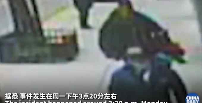 “滚开 我要杀人了！”亚裔男子在纽约街头遇非裔袭击