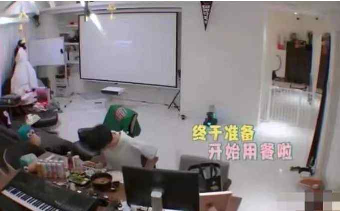 秦霄贤妈妈被银行告上法院 秦霄贤是假的富二代吗