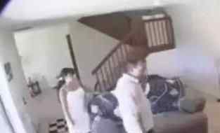 男子疑妻出轨装摄像头看后崩溃 简直不忍直视