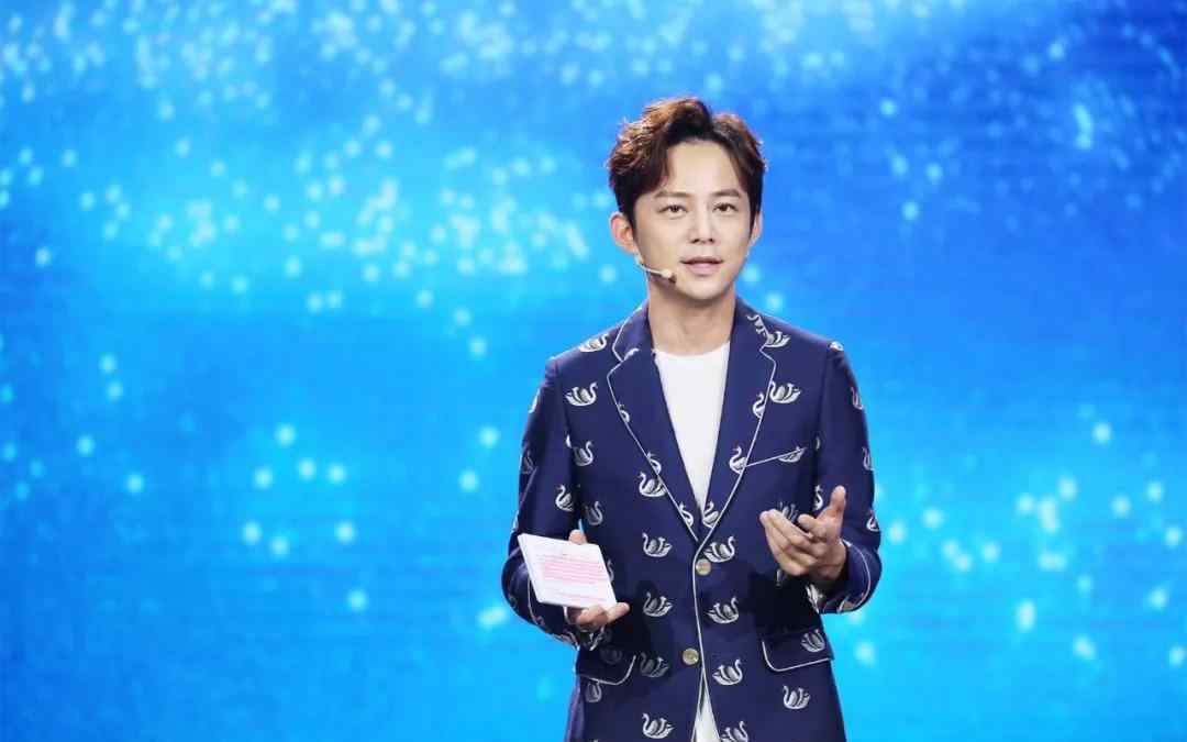 何炅牵手男子疑似费启鸣 何炅结过婚吗是同性恋吗