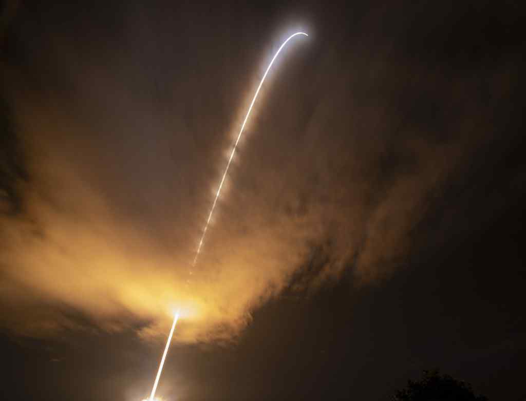 人类首个将抵达太阳大气层的探测器升空