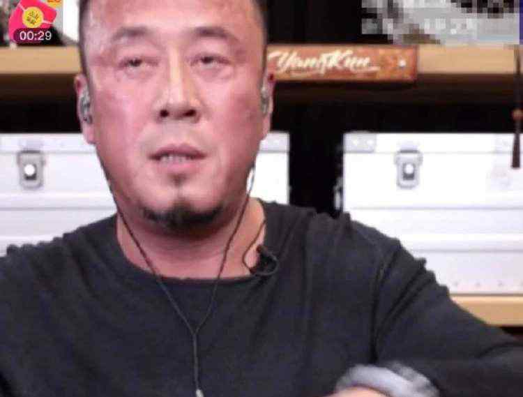 杨坤直播时满脸通红 杨坤最近怎么了