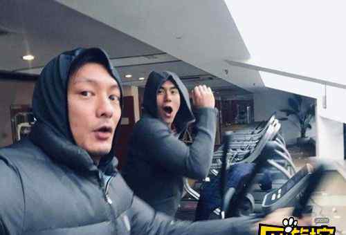 余文乐祝彭于晏早日脱单 粉丝：把他介绍给我