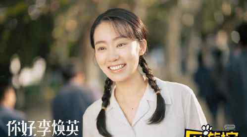 张小斐首次穿高定走红毯 宛如一只美丽优雅的黑天鹅