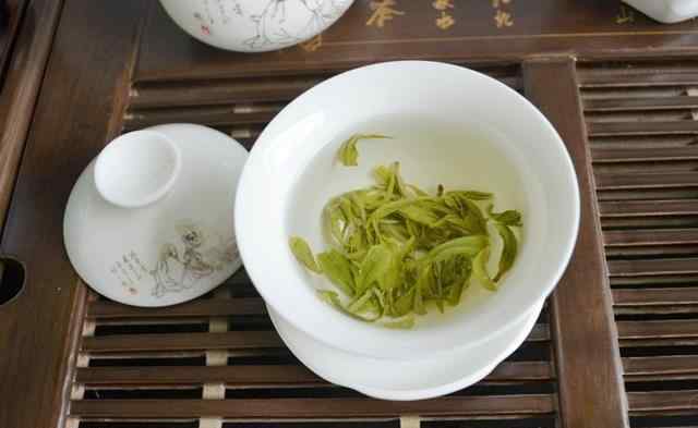 碧螺春属于哪种茶 碧螺春属于什么类型的茶？它最适合什么茶具泡？