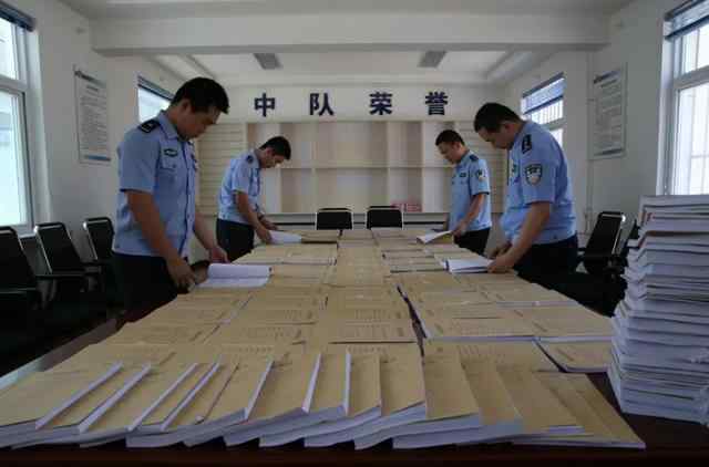 警方悬赏30万抓捕90后涉黑女头目