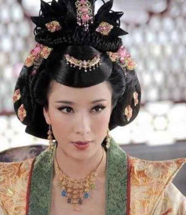 杨怡与罗仲谦 港星杨怡：情断黎诺懿，与罗仲谦深陷“车震门”，婚后越来越幸福