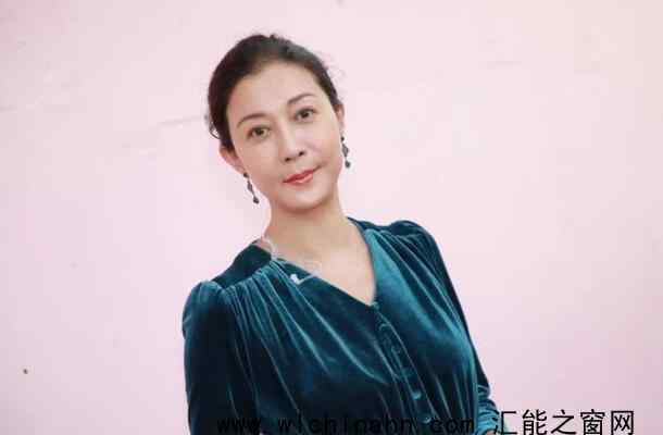 吴绮莉否认向成龙索要天价抚养费 到底发生了什么