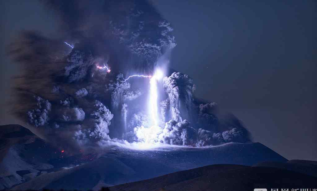 闪电击中火山瞬间图片 火山为什么会有闪电